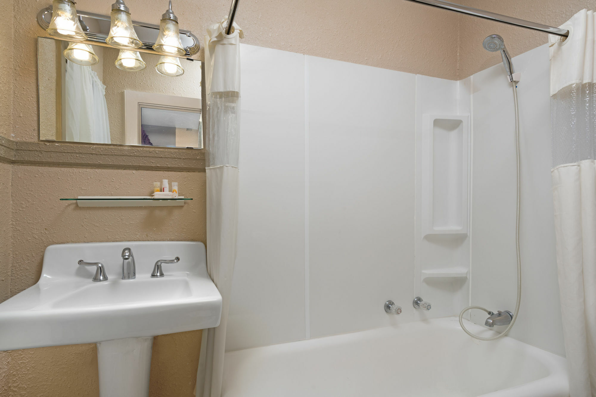 Days Inn By Wyndham Rochester Downtown Ngoại thất bức ảnh